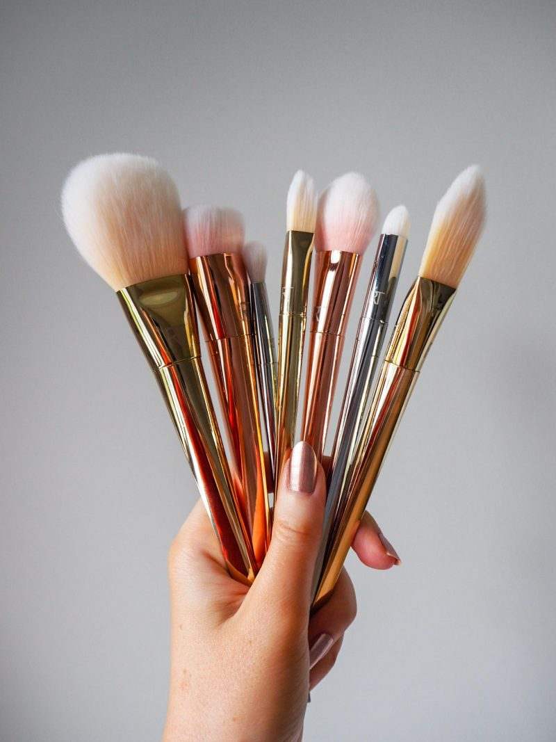 Real Techniques Bold Metals Collection 101 Triangle Foundation